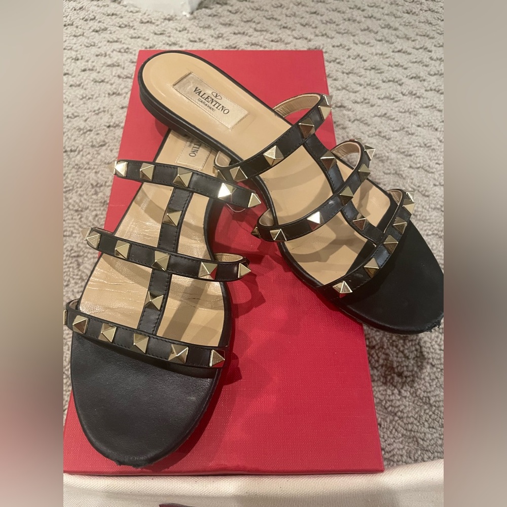 Valentino Rockstud flat sandals - black - size 7.5